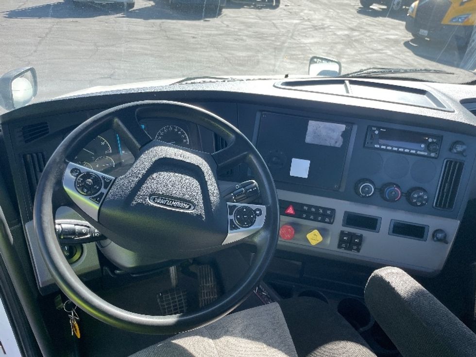 Day Cab Tractor-Heavy Duty Tractors-Freightliner-2022-T12642ST-Fresno-CA-357,843\n\t\tmiles-$ 79,500 - Image 11