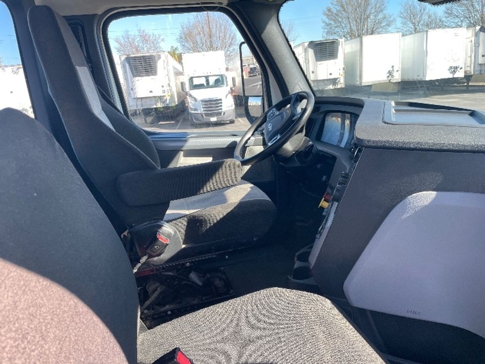 Day Cab Tractor-Heavy Duty Tractors-Freightliner-2022-T12642ST-Fresno-CA-357,843\n\t\tmiles-$ 79,500 - Image 14