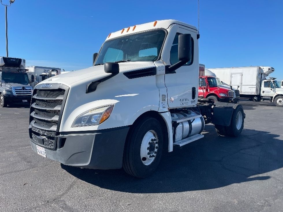 Day Cab Tractor-Heavy Duty Tractors-Freightliner-2022-T12642ST-Fresno-CA-357,843\n\t\tmiles-$ 79,500 - Image 3