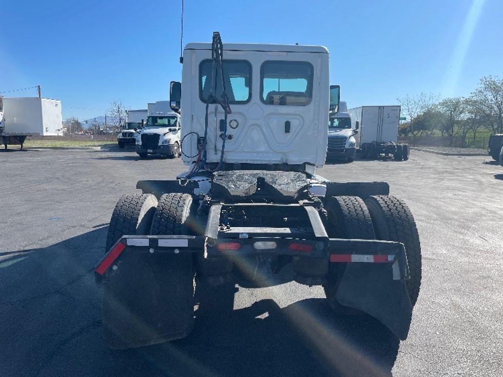 Day Cab Tractor-Heavy Duty Tractors-Freightliner-2022-T12642ST-Fresno-CA-357,843\n\t\tmiles-$ 79,500 - Image 6