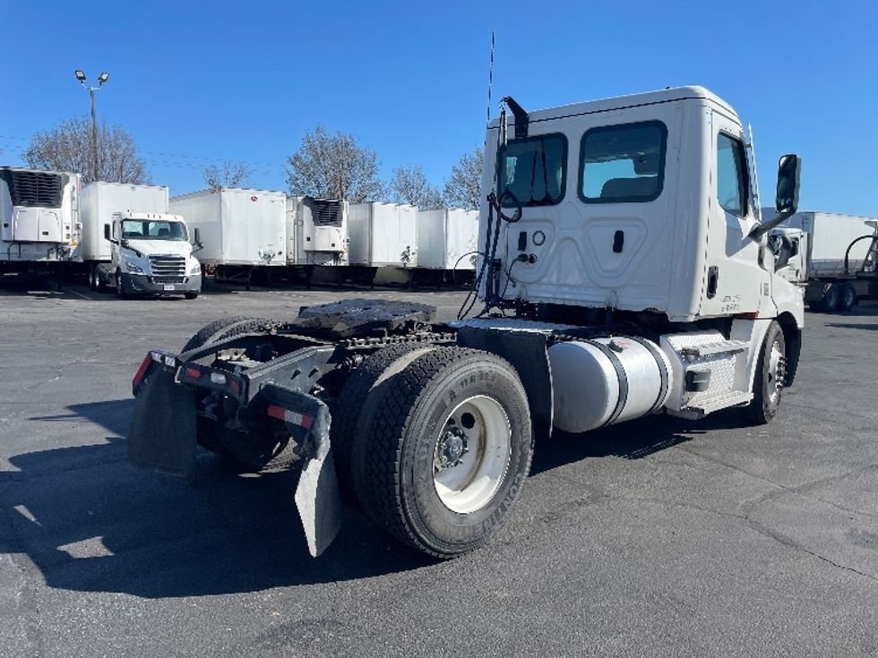 Day Cab Tractor-Heavy Duty Tractors-Freightliner-2022-T12642ST-Fresno-CA-357,843\n\t\tmiles-$ 79,500 - Image 7