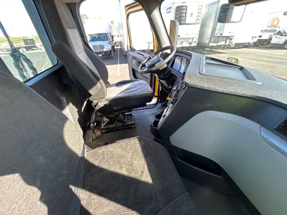 Day Cab Tractor-Heavy Duty Tractors-Freightliner-2022-T12642ST-Fresno-CA-366,069\n\t\tmiles-$ 58,500 - Image 14