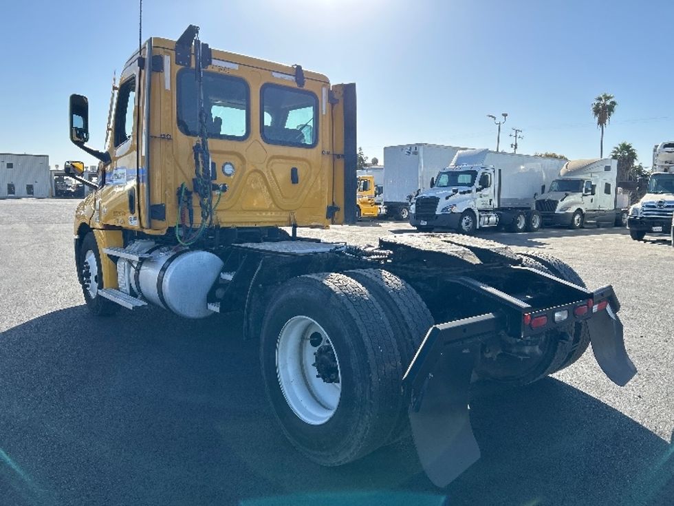 Day Cab Tractor-Heavy Duty Tractors-Freightliner-2022-T12642ST-Fresno-CA-366,069\n\t\tmiles-$ 58,500 - Image 5