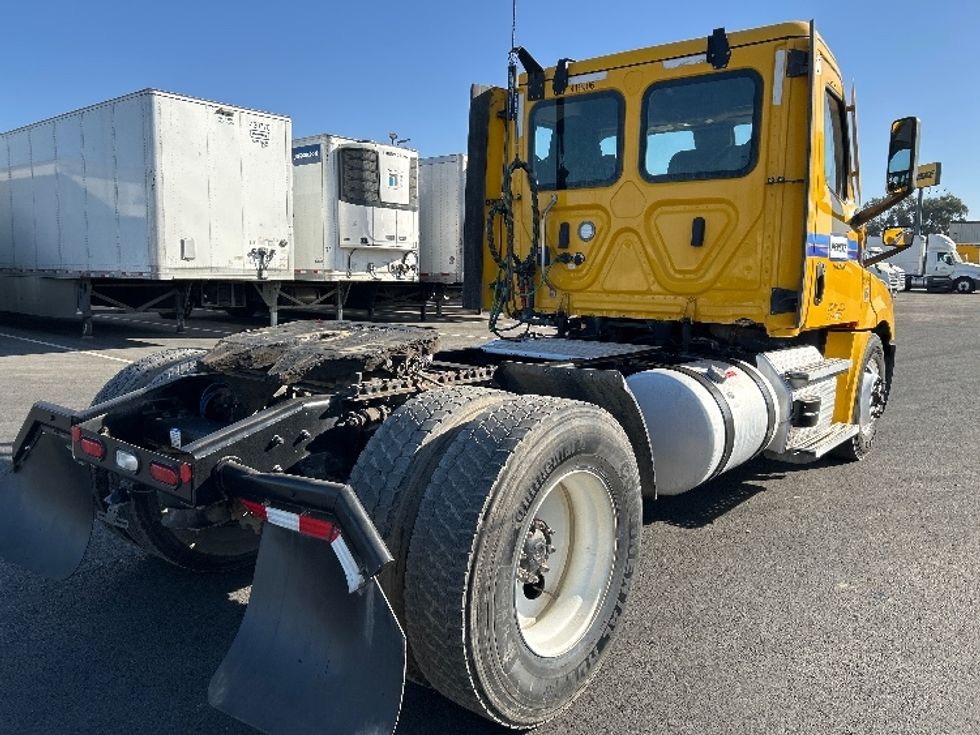 Day Cab Tractor-Heavy Duty Tractors-Freightliner-2022-T12642ST-Fresno-CA-366,069\n\t\tmiles-$ 58,500 - Image 7