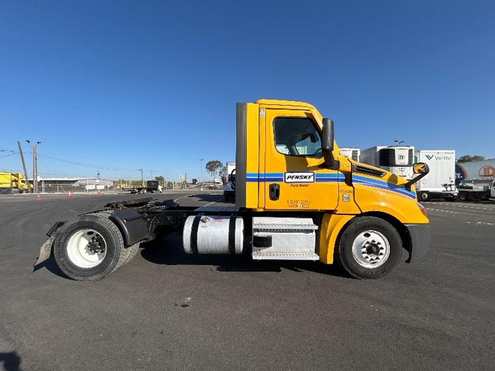 Day Cab Tractor-Heavy Duty Tractors-Freightliner-2022-T12642ST-Fresno-CA-366,069\n\t\tmiles-$ 58,500 - Image 8