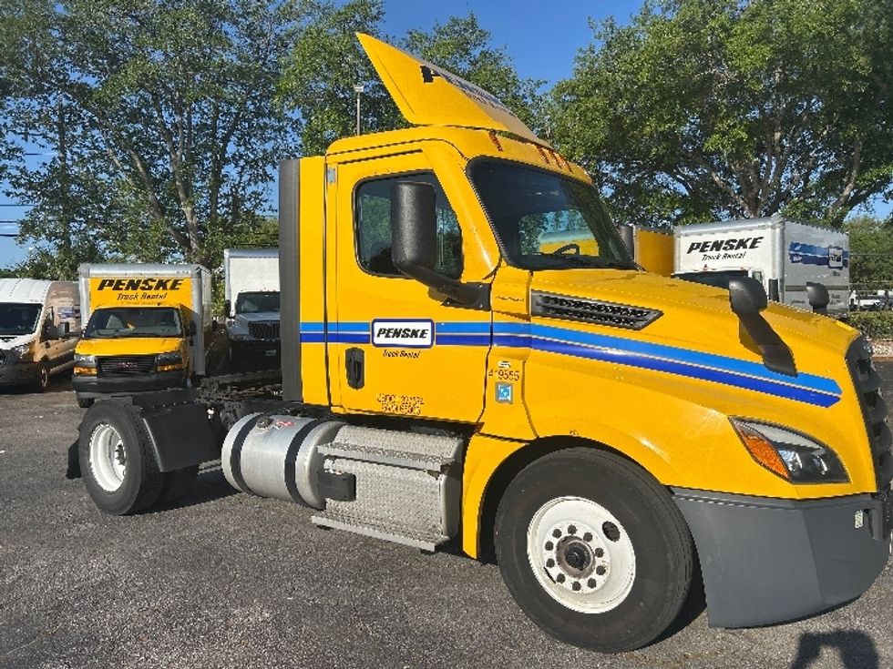 Day Cab Tractor-Heavy Duty Tractors-Freightliner-2022-T12642ST-Jacksonville-FL-290,914\n\t\tmiles-$ 68,000 - Image 1