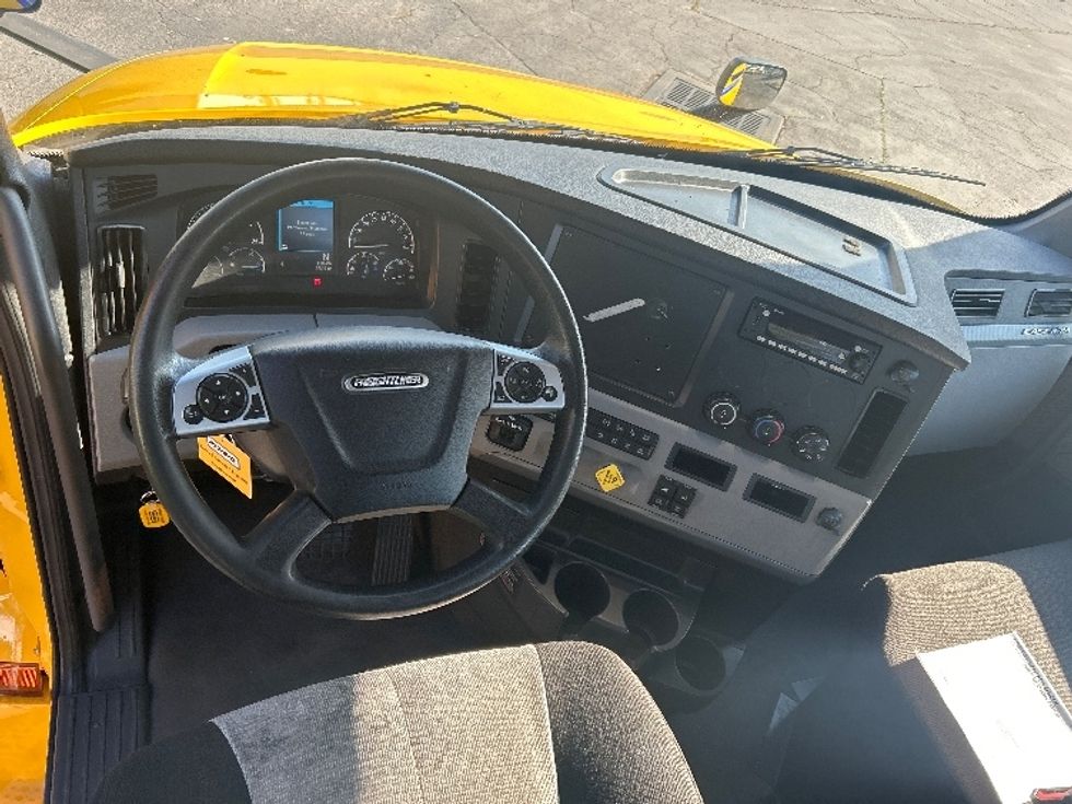 Day Cab Tractor-Heavy Duty Tractors-Freightliner-2022-T12642ST-Jacksonville-FL-290,914\n\t\tmiles-$ 68,000 - Image 11