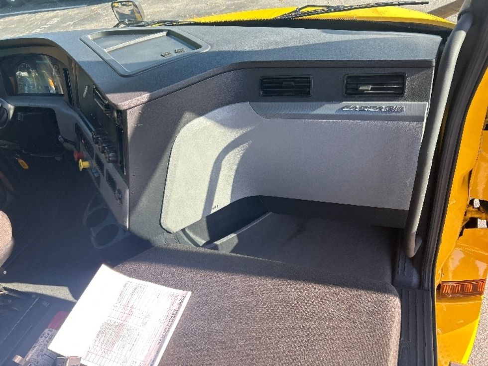 Day Cab Tractor-Heavy Duty Tractors-Freightliner-2022-T12642ST-Jacksonville-FL-290,914\n\t\tmiles-$ 68,000 - Image 13