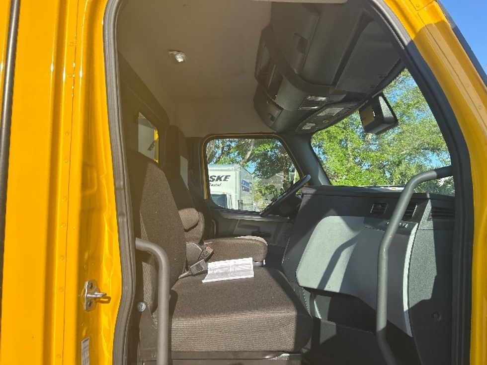 Day Cab Tractor-Heavy Duty Tractors-Freightliner-2022-T12642ST-Jacksonville-FL-290,914\n\t\tmiles-$ 68,000 - Image 14
