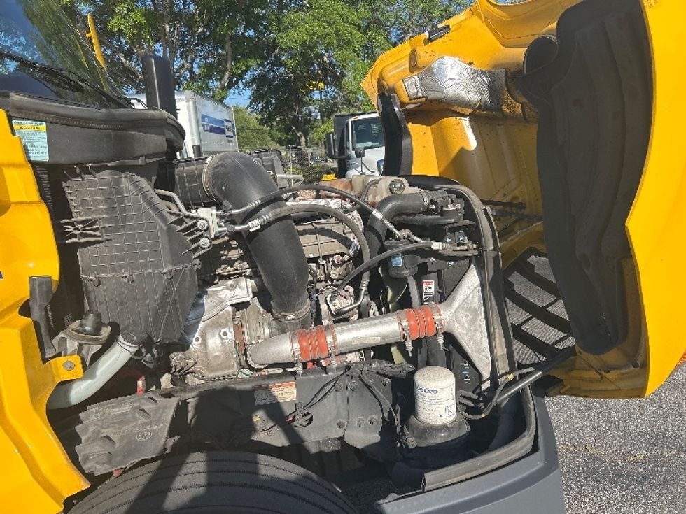 Day Cab Tractor-Heavy Duty Tractors-Freightliner-2022-T12642ST-Jacksonville-FL-290,914\n\t\tmiles-$ 68,000 - Image 15