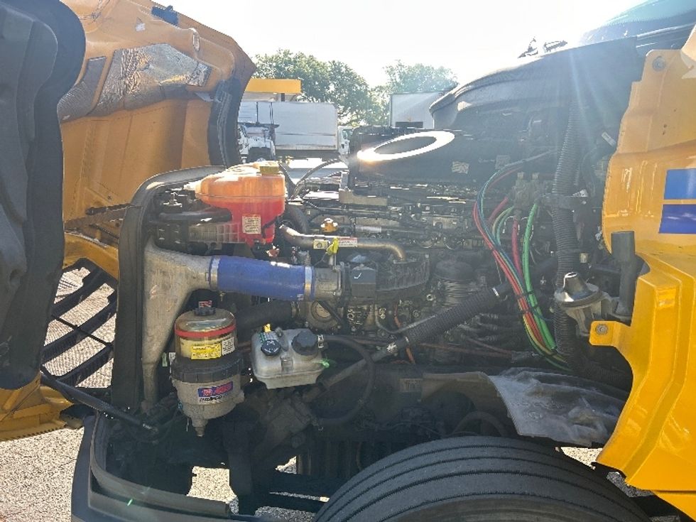 Day Cab Tractor-Heavy Duty Tractors-Freightliner-2022-T12642ST-Jacksonville-FL-290,914\n\t\tmiles-$ 68,000 - Image 16