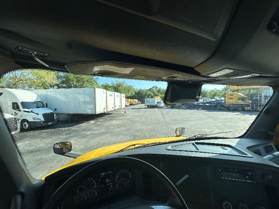 Day Cab Tractor-Heavy Duty Tractors-Freightliner-2022-T12642ST-Jacksonville-FL-290,914\n\t\tmiles-$ 68,000 - Image 17