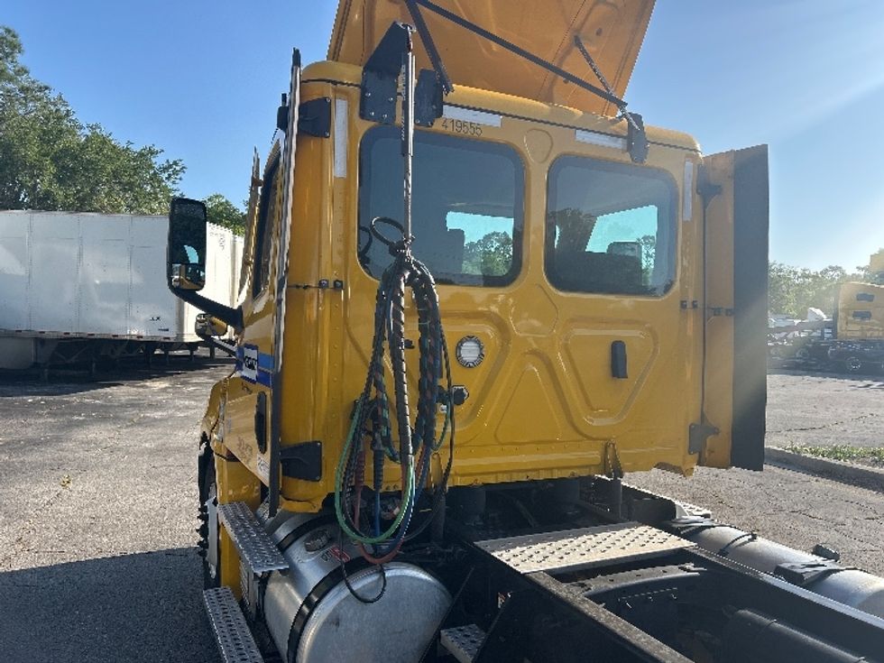 Day Cab Tractor-Heavy Duty Tractors-Freightliner-2022-T12642ST-Jacksonville-FL-290,914\n\t\tmiles-$ 68,000 - Image 23