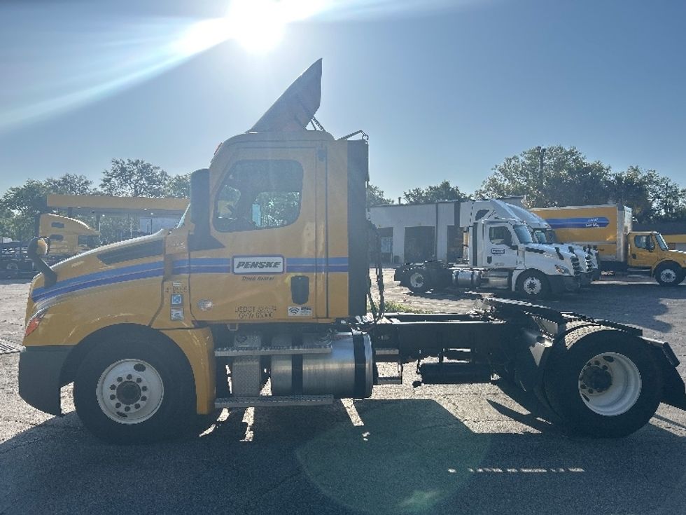 2022 Freightliner Cascadia 126" Day cab photo 4