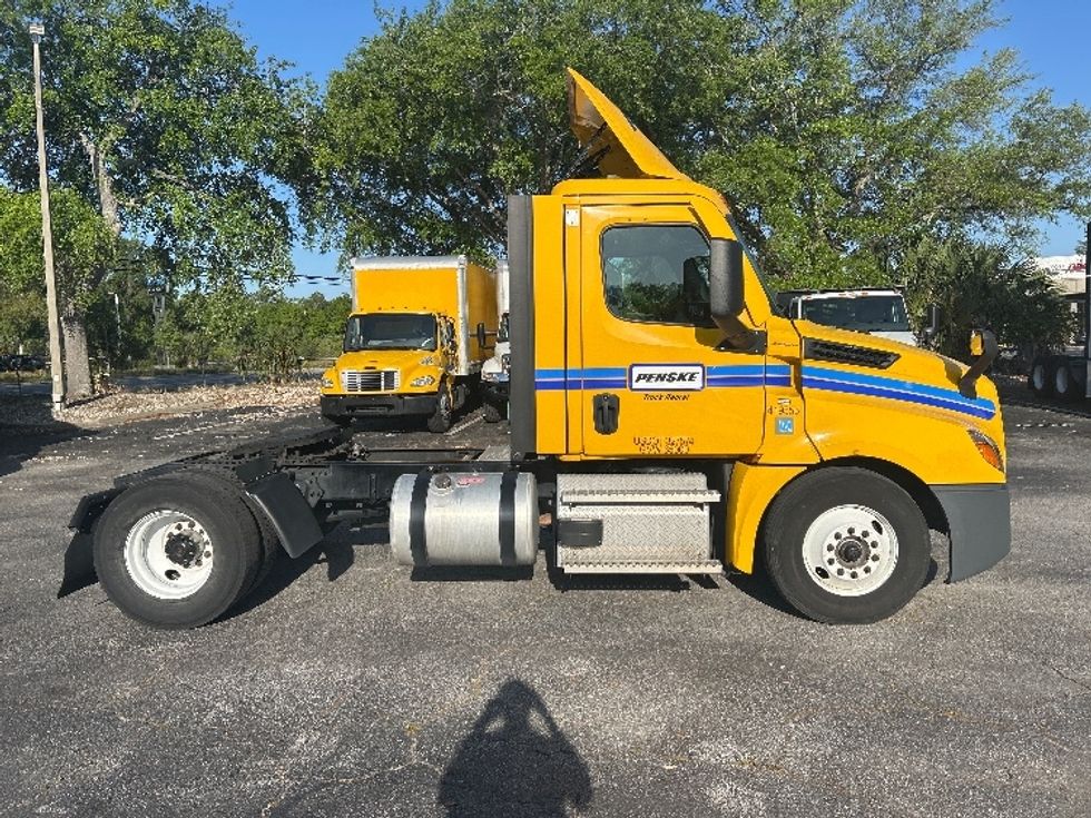 Day Cab Tractor-Heavy Duty Tractors-Freightliner-2022-T12642ST-Jacksonville-FL-290,914\n\t\tmiles-$ 68,000 - Image 8