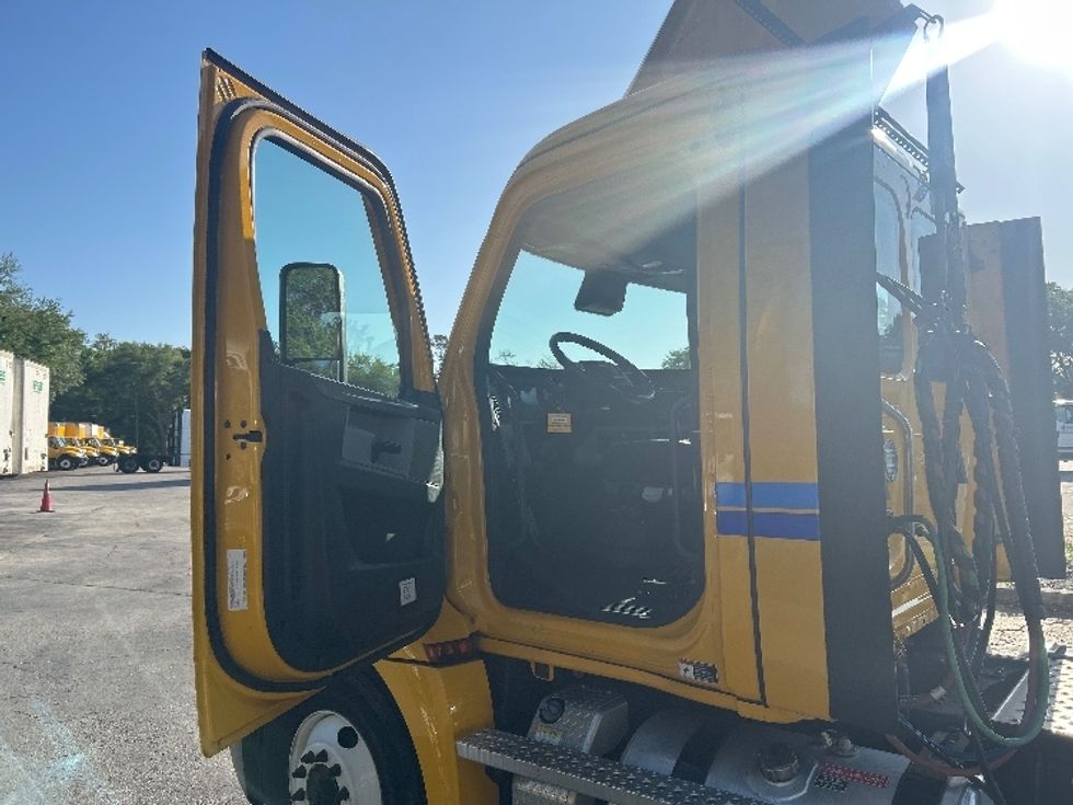 Day Cab Tractor-Heavy Duty Tractors-Freightliner-2022-T12642ST-Jacksonville-FL-290,914\n\t\tmiles-$ 68,000 - Image 9