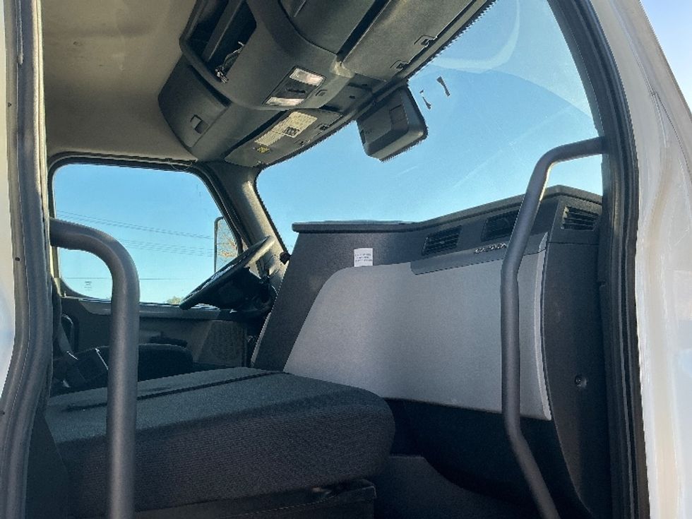 2022 Freightliner Cascadia 126" Day cab photo 12