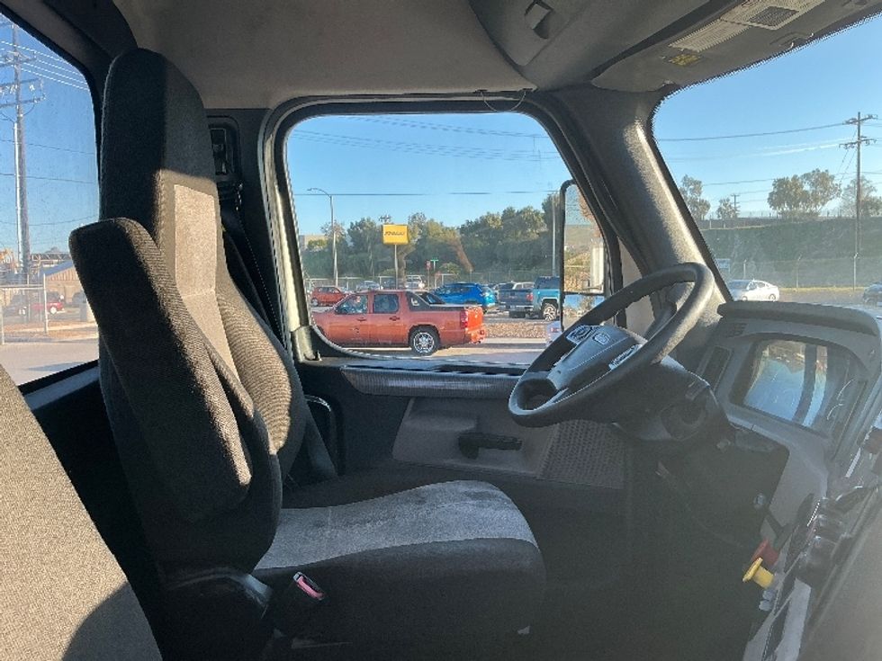 2022 Freightliner Cascadia 126" Day cab photo 14