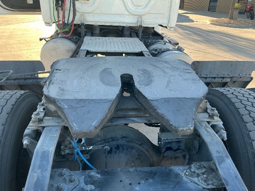 2022 Freightliner Cascadia 126" Day cab photo 16