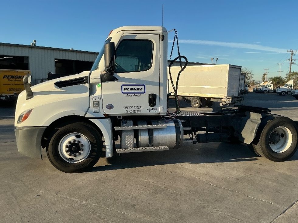2022 Freightliner Cascadia 126" Day cab photo 4
