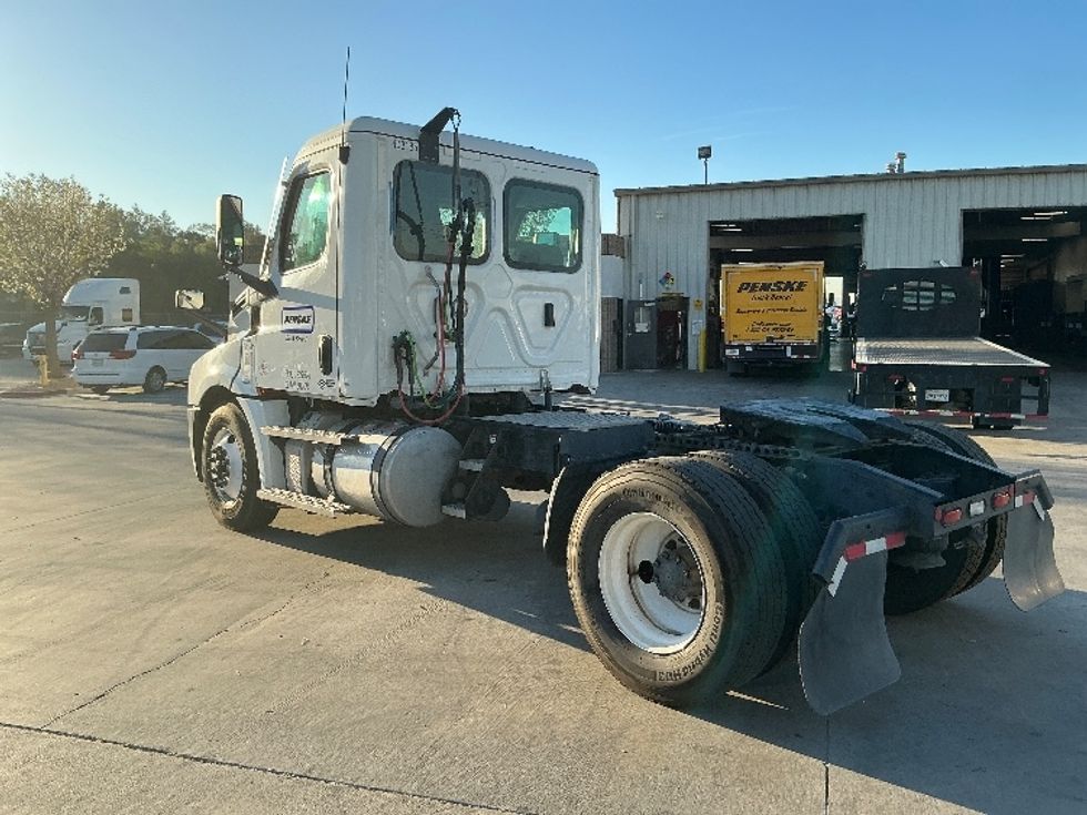 2022 Freightliner Cascadia 126" Day cab photo 5