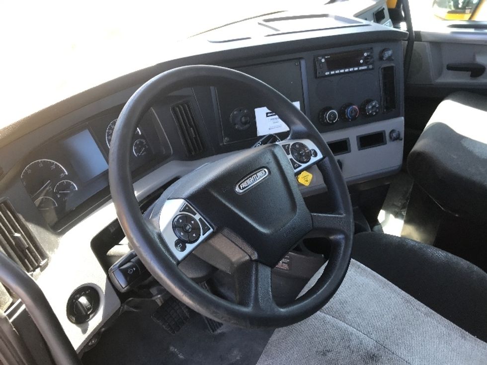Day Cab Tractor-Heavy Duty Tractors-Freightliner-2022-T12642ST-Jurupa Valley-CA-302,833\n\t\tmiles-$ 79,500 - Image 10