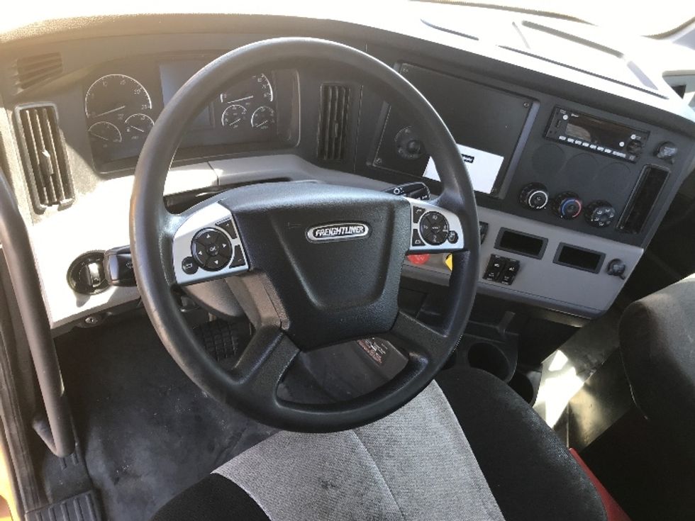 Day Cab Tractor-Heavy Duty Tractors-Freightliner-2022-T12642ST-Jurupa Valley-CA-302,833\n\t\tmiles-$ 79,500 - Image 11