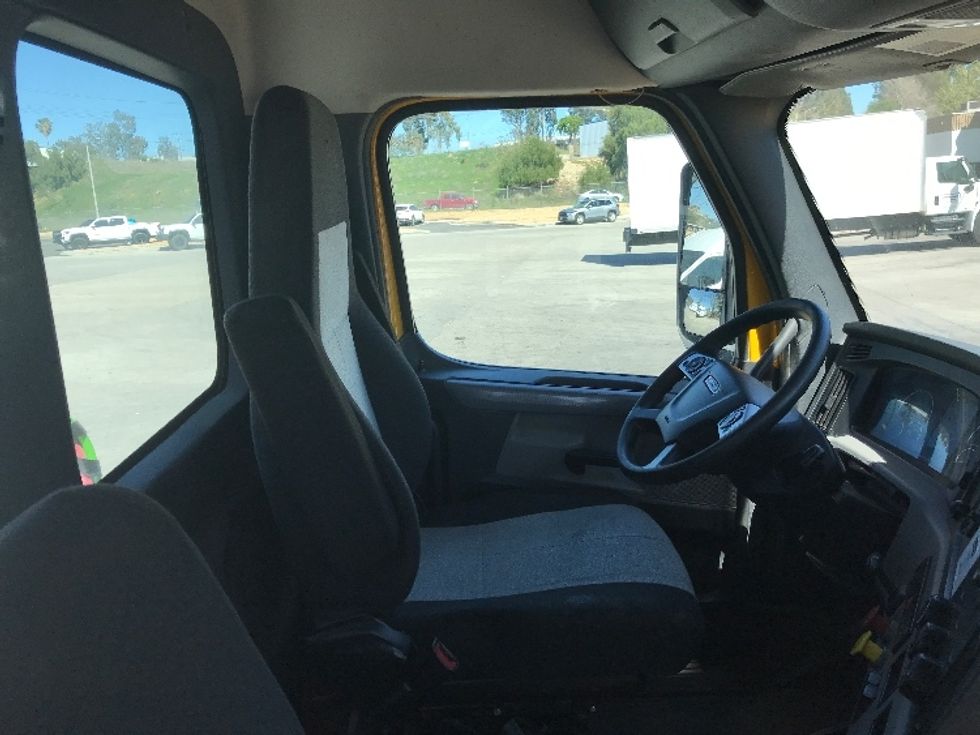 Day Cab Tractor-Heavy Duty Tractors-Freightliner-2022-T12642ST-Jurupa Valley-CA-302,833\n\t\tmiles-$ 79,500 - Image 14