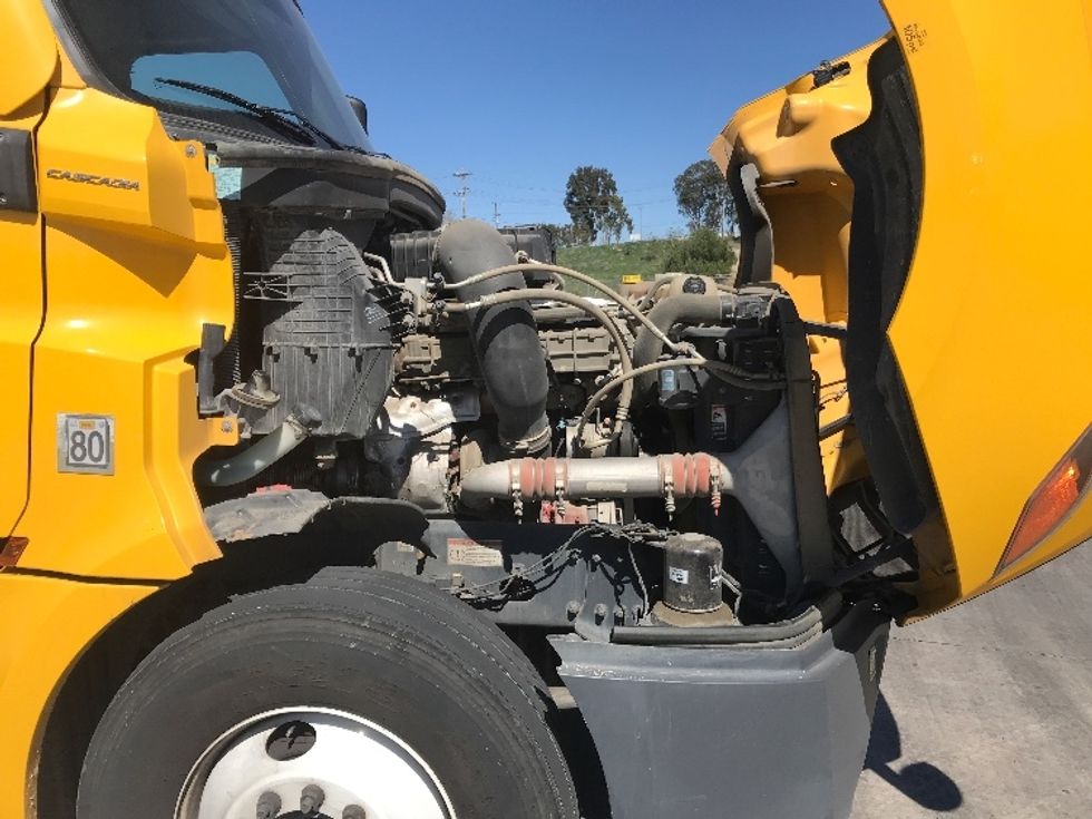 Day Cab Tractor-Heavy Duty Tractors-Freightliner-2022-T12642ST-Jurupa Valley-CA-302,833\n\t\tmiles-$ 79,500 - Image 15