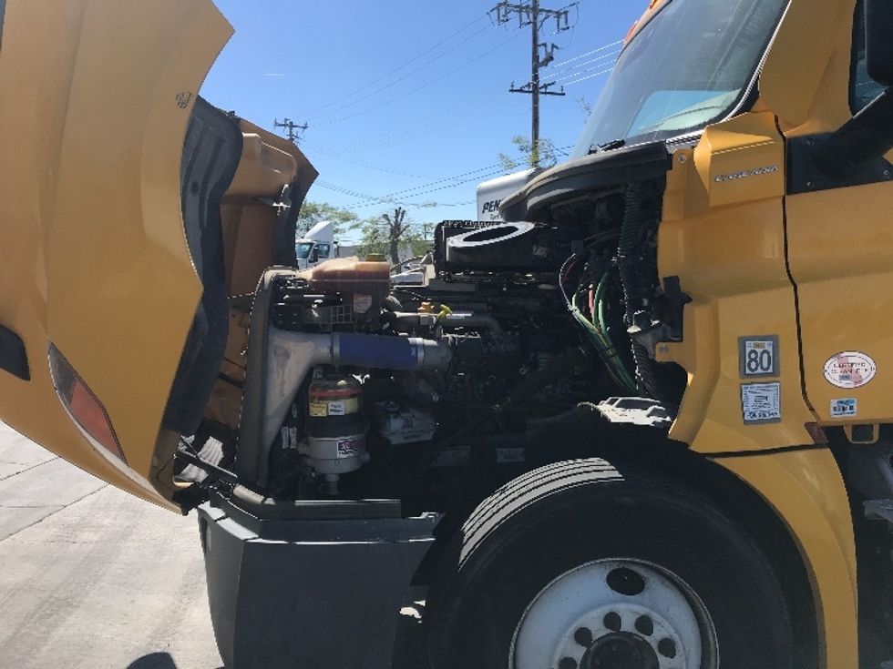 Day Cab Tractor-Heavy Duty Tractors-Freightliner-2022-T12642ST-Jurupa Valley-CA-302,833\n\t\tmiles-$ 79,500 - Image 16