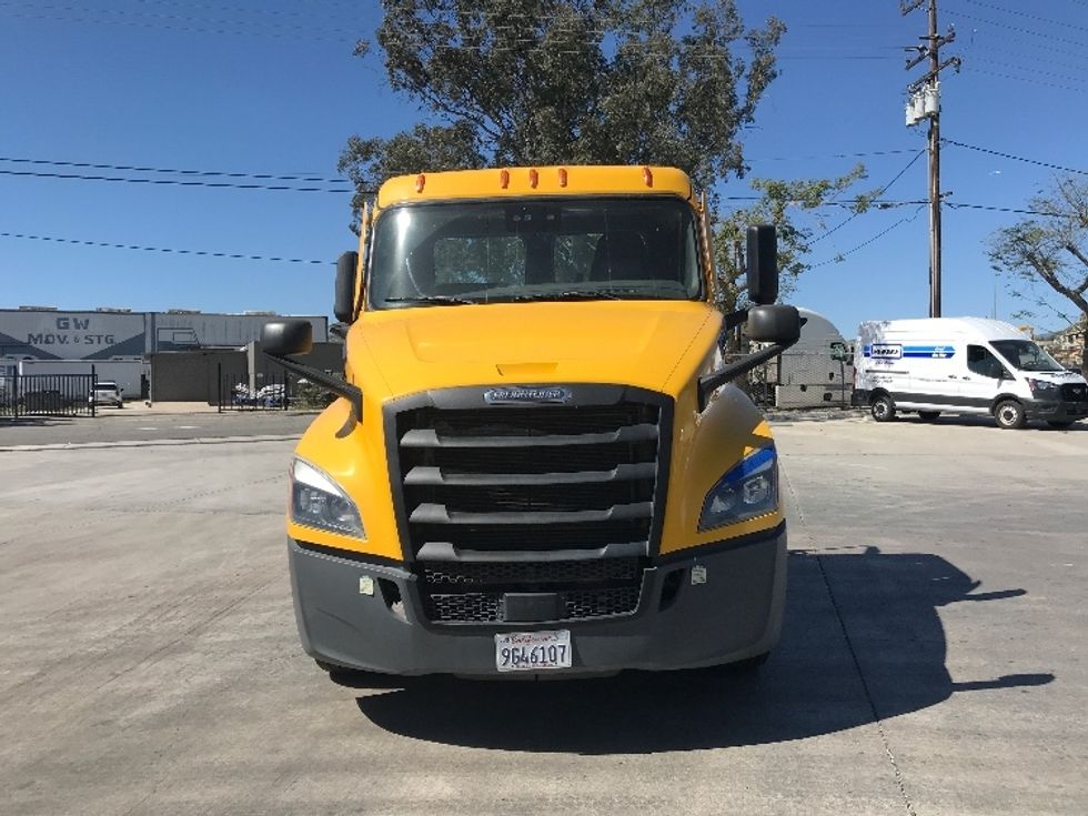 Day Cab Tractor-Heavy Duty Tractors-Freightliner-2022-T12642ST-Jurupa Valley-CA-302,833\n\t\tmiles-$ 79,500 - Image 2