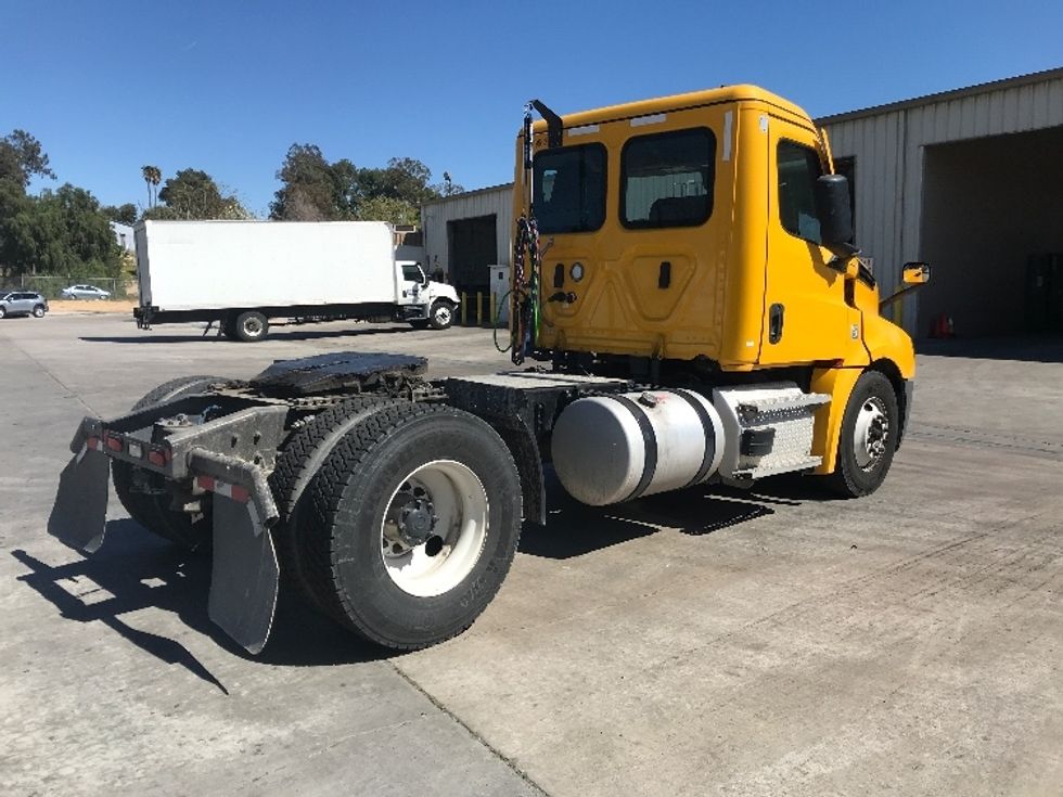 Day Cab Tractor-Heavy Duty Tractors-Freightliner-2022-T12642ST-Jurupa Valley-CA-302,833\n\t\tmiles-$ 79,500 - Image 7