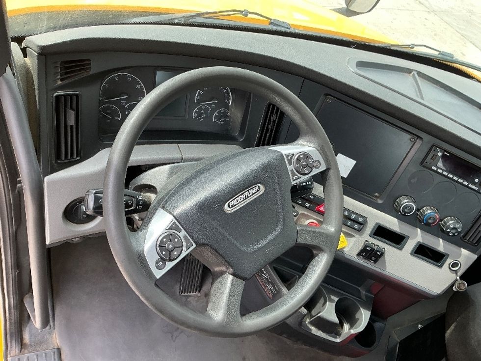 Day Cab Tractor-Heavy Duty Tractors-Freightliner-2022-T12642ST-Jurupa Valley-CA-343,880\n\t\tmiles-$ 75,500 - Image 11