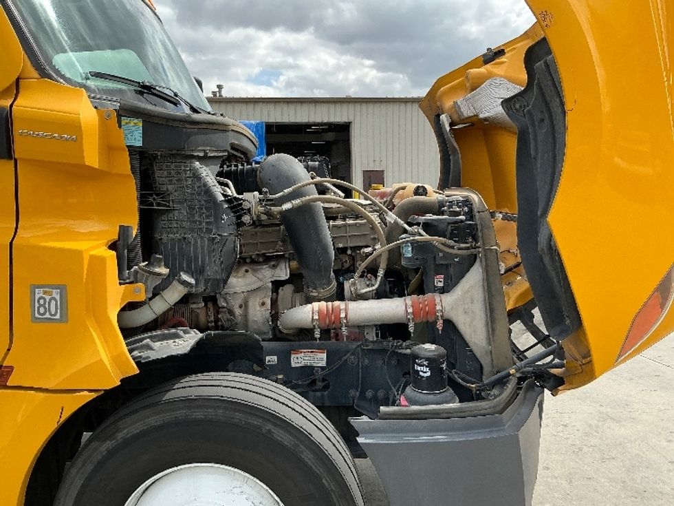 Day Cab Tractor-Heavy Duty Tractors-Freightliner-2022-T12642ST-Jurupa Valley-CA-343,880\n\t\tmiles-$ 75,500 - Image 15