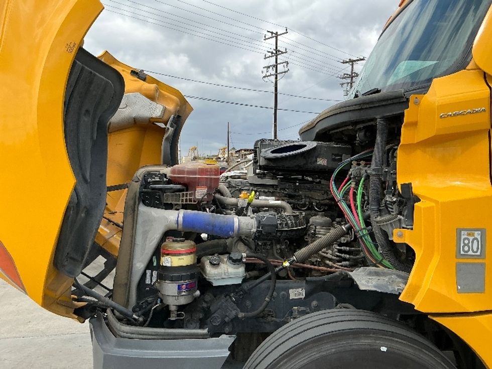 Day Cab Tractor-Heavy Duty Tractors-Freightliner-2022-T12642ST-Jurupa Valley-CA-343,880\n\t\tmiles-$ 75,500 - Image 16