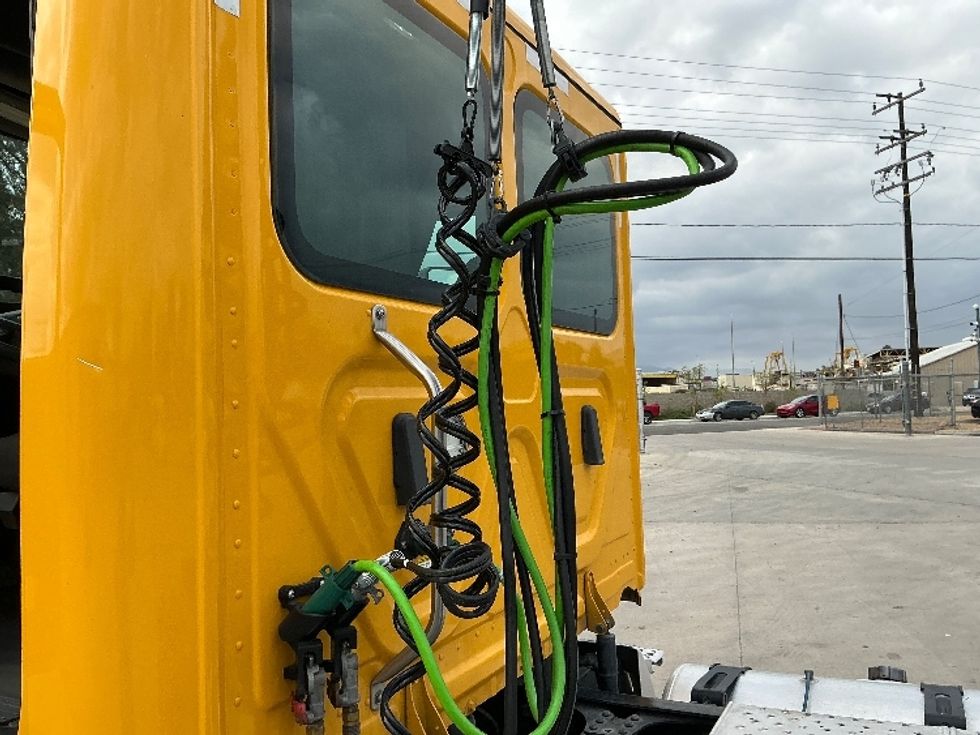 Day Cab Tractor-Heavy Duty Tractors-Freightliner-2022-T12642ST-Jurupa Valley-CA-343,880\n\t\tmiles-$ 75,500 - Image 17