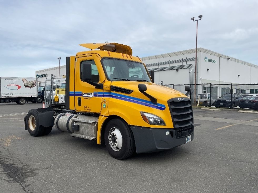 Day Cab Tractor-Heavy Duty Tractors-Freightliner-2022-T12642ST-Kent-WA-200,203\n\t\tmiles-$ 70,500 - Image 1