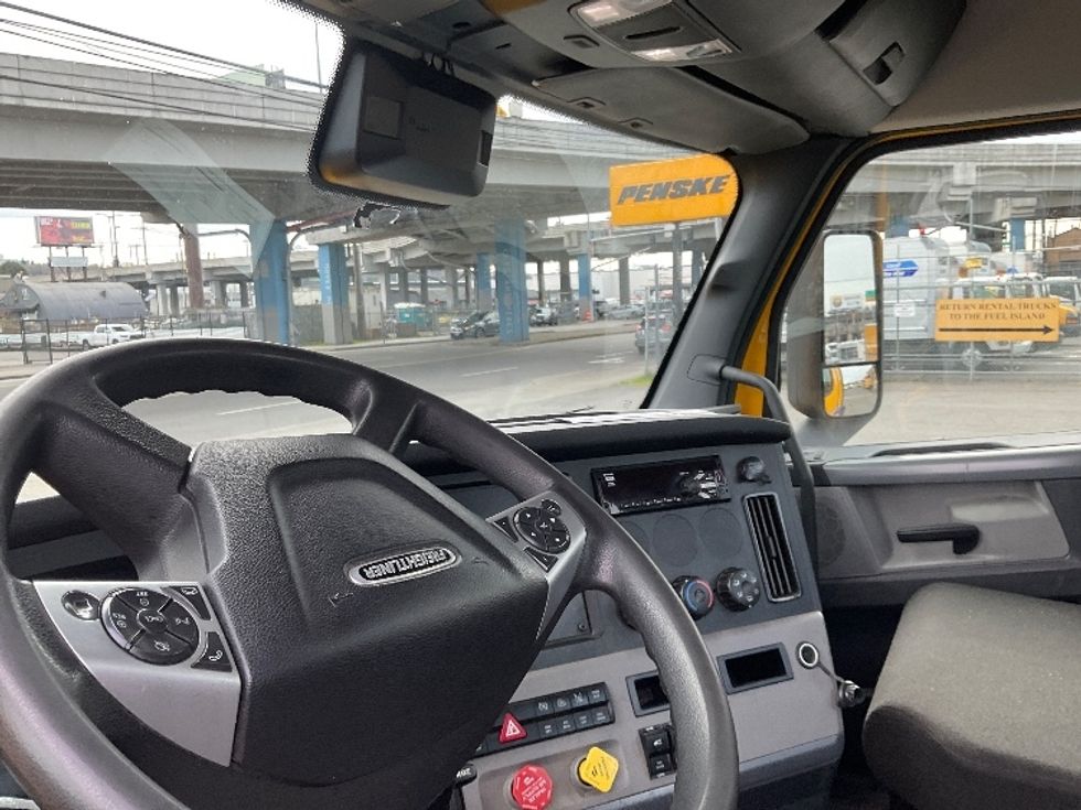 Day Cab Tractor-Heavy Duty Tractors-Freightliner-2022-T12642ST-Kent-WA-200,203\n\t\tmiles-$ 70,500 - Image 10