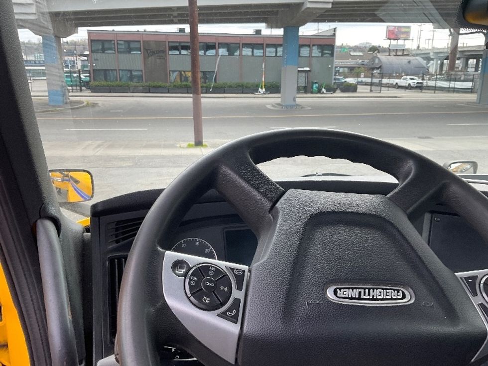 Day Cab Tractor-Heavy Duty Tractors-Freightliner-2022-T12642ST-Kent-WA-200,203\n\t\tmiles-$ 70,500 - Image 11