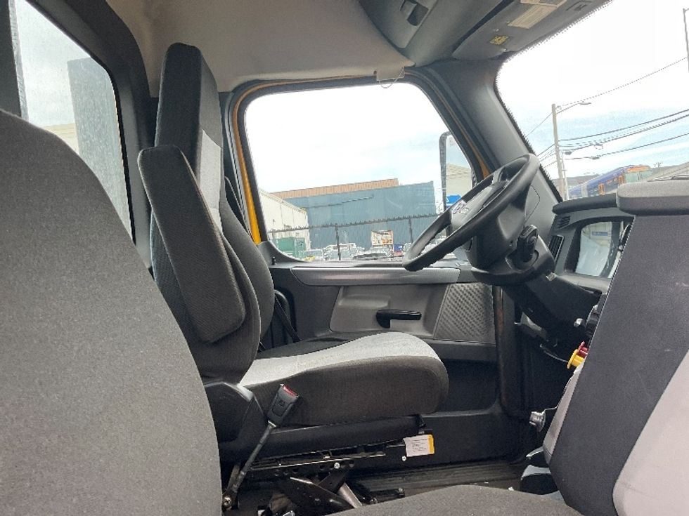 Day Cab Tractor-Heavy Duty Tractors-Freightliner-2022-T12642ST-Kent-WA-200,203\n\t\tmiles-$ 70,500 - Image 14