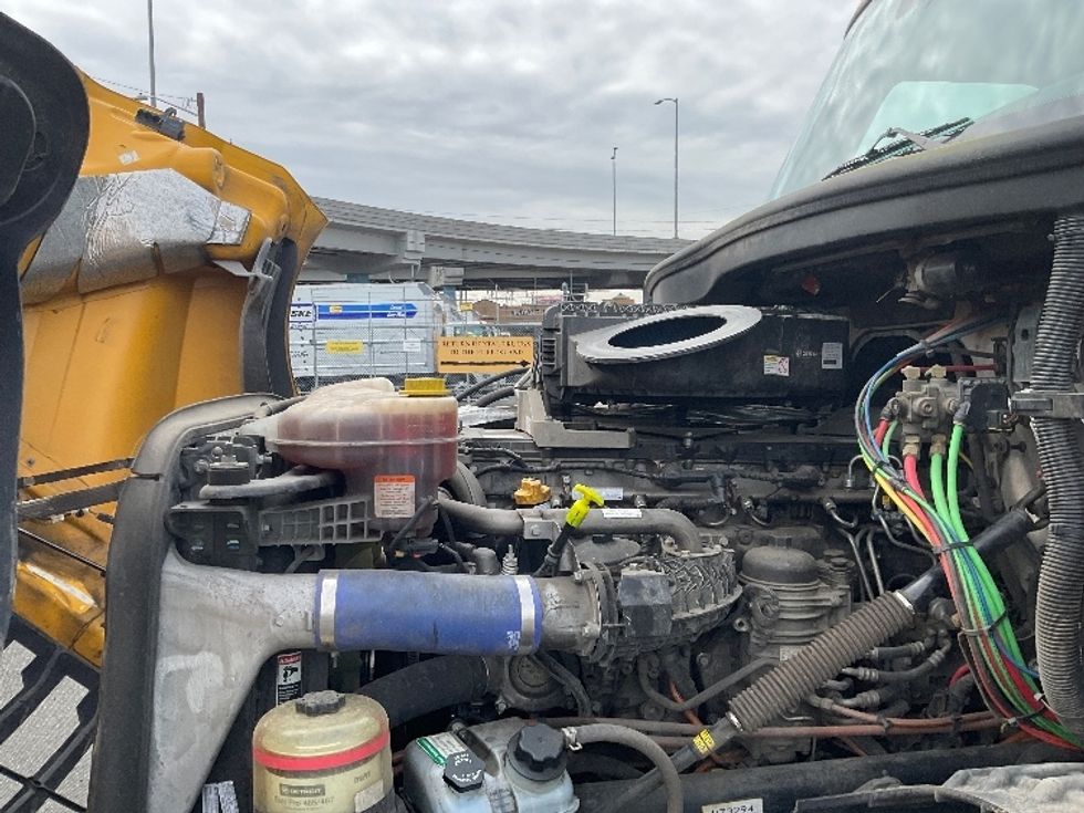 Day Cab Tractor-Heavy Duty Tractors-Freightliner-2022-T12642ST-Kent-WA-200,203\n\t\tmiles-$ 70,500 - Image 16