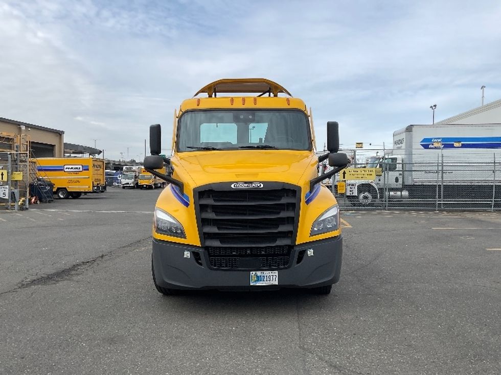 Day Cab Tractor-Heavy Duty Tractors-Freightliner-2022-T12642ST-Kent-WA-200,203\n\t\tmiles-$ 70,500 - Image 2