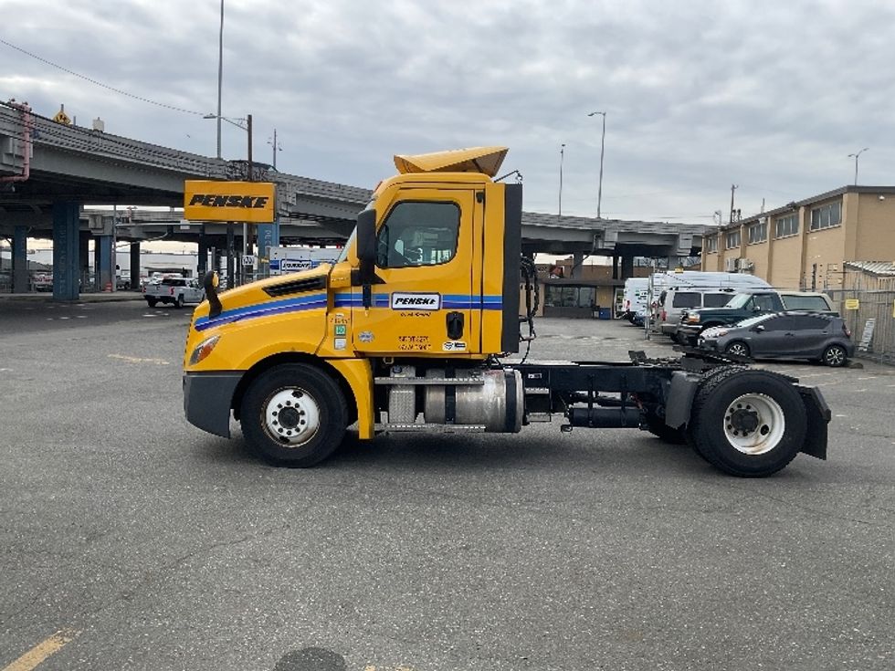 Day Cab Tractor-Heavy Duty Tractors-Freightliner-2022-T12642ST-Kent-WA-200,203\n\t\tmiles-$ 70,500 - Image 4
