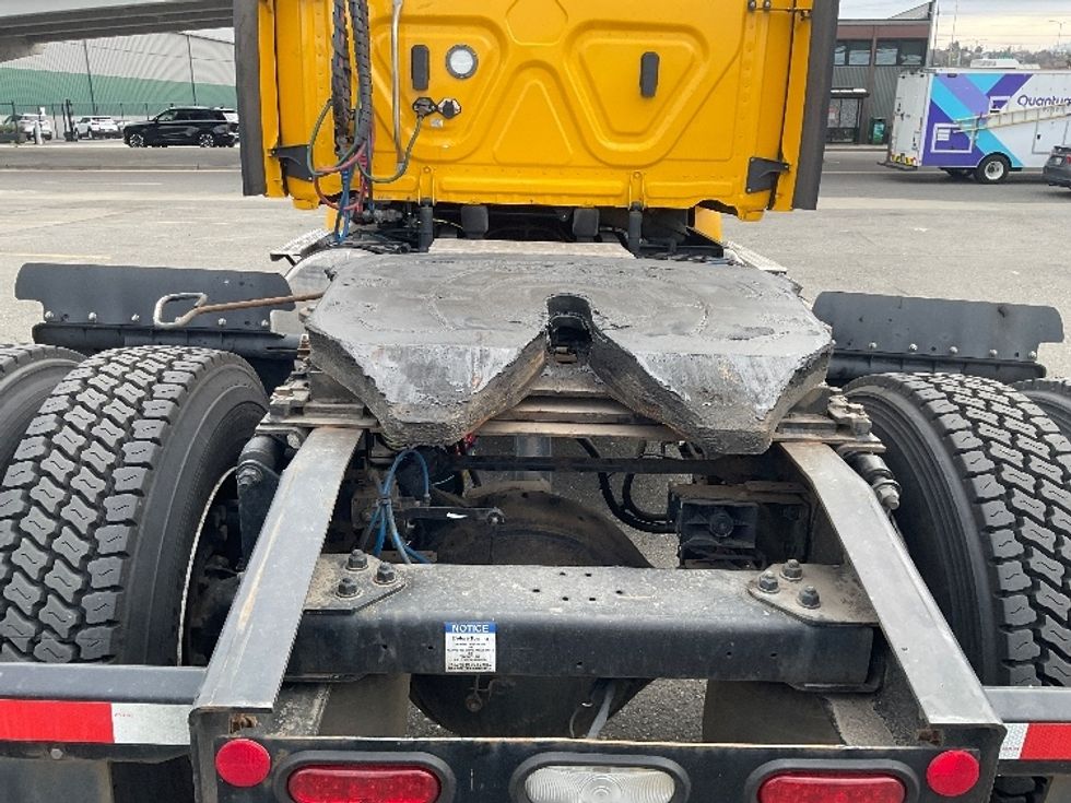 Day Cab Tractor-Heavy Duty Tractors-Freightliner-2022-T12642ST-Kent-WA-200,203\n\t\tmiles-$ 70,500 - Image 6