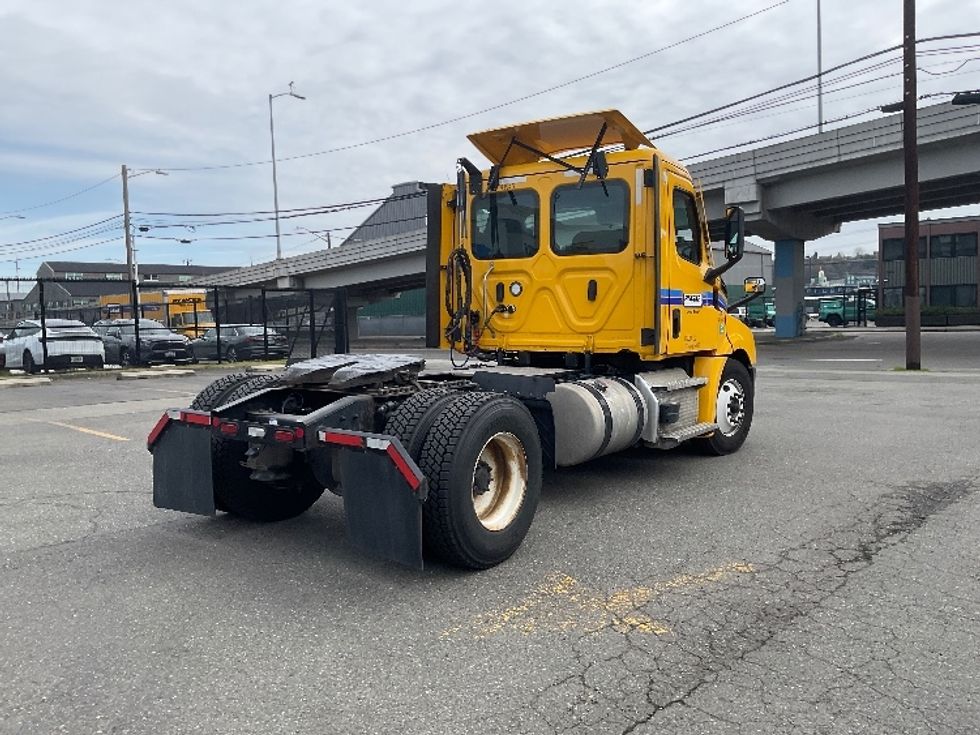 Day Cab Tractor-Heavy Duty Tractors-Freightliner-2022-T12642ST-Kent-WA-200,203\n\t\tmiles-$ 70,500 - Image 7