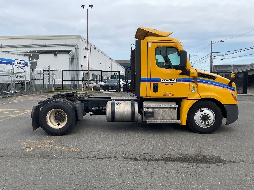 Day Cab Tractor-Heavy Duty Tractors-Freightliner-2022-T12642ST-Kent-WA-200,203\n\t\tmiles-$ 70,500 - Image 8