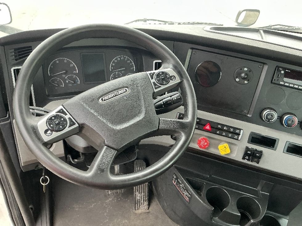 Day Cab Tractor-Heavy Duty Tractors-Freightliner-2022-T12642ST-La Porte-IN-369,943\n\t\tmiles-$ 59,750 - Image 11