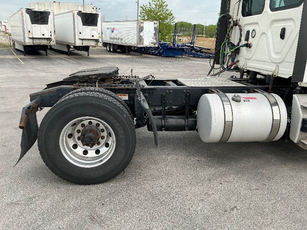 Day Cab Tractor-Heavy Duty Tractors-Freightliner-2022-T12642ST-La Porte-IN-369,943\n\t\tmiles-$ 59,750 - Image 19