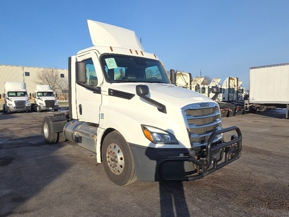 Day Cab Tractor-Heavy Duty Tractors-Freightliner-2022-T12642ST-Middlefield-OH-494,590\n\t\tmiles-$ 45,250 - Image 1