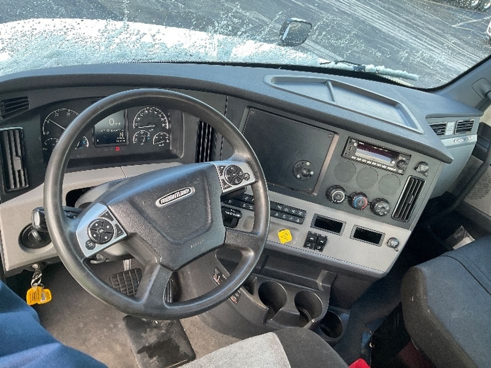 Day Cab Tractor-Heavy Duty Tractors-Freightliner-2022-T12642ST-Middlefield-OH-494,590\n\t\tmiles-$ 45,250 - Image 11